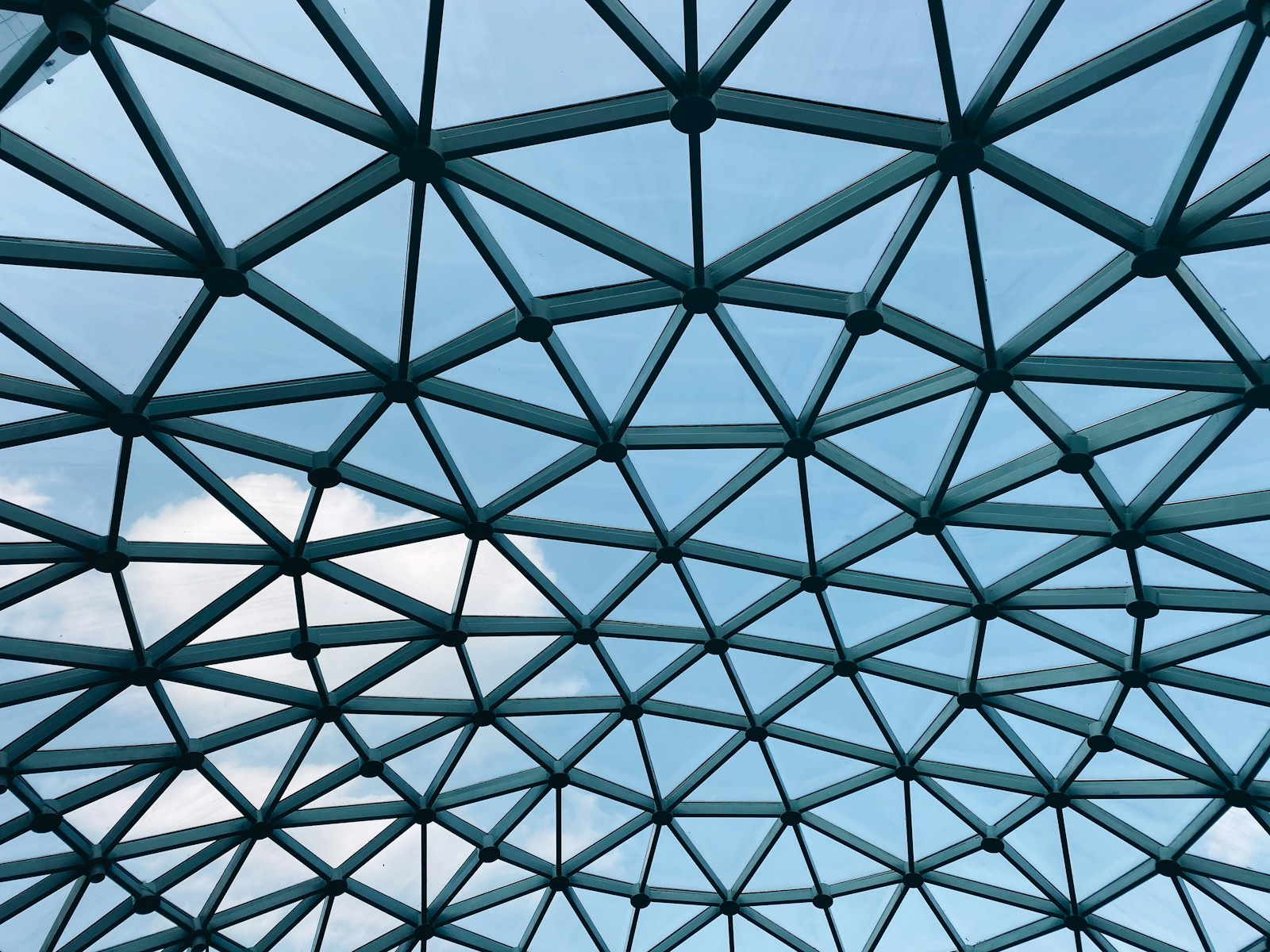 Hub-Centric Architecture: The Backbone of Fintechee Copy Trading